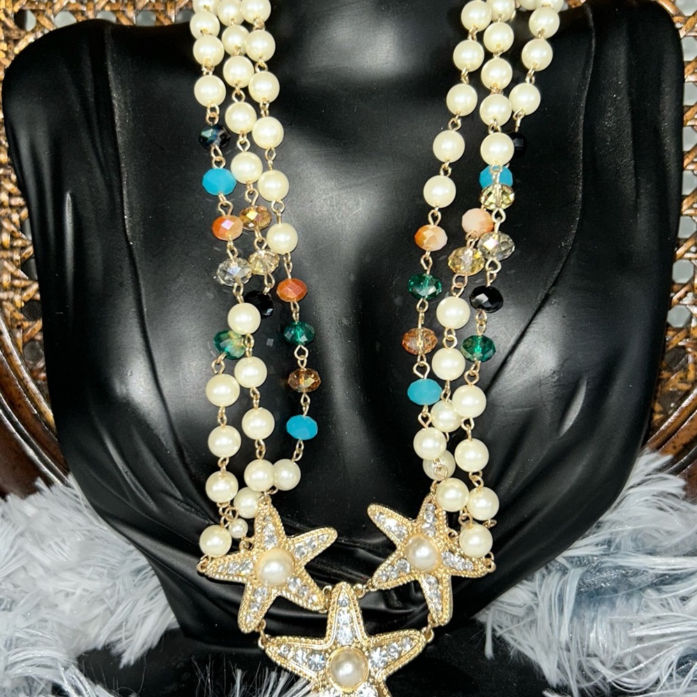 Vintage faux Pearl and Bead Starfish Necklace - Picture 2 of 3